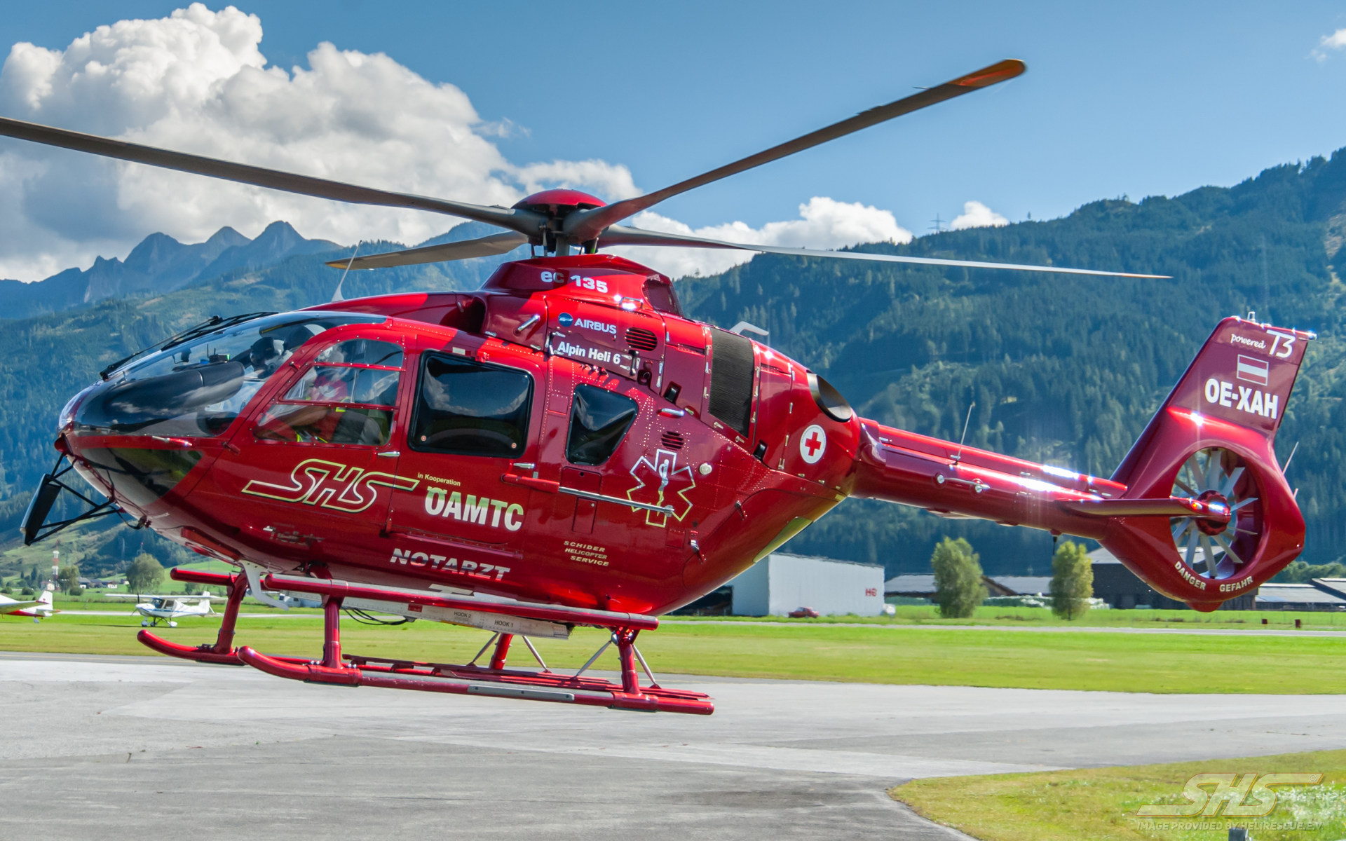 AlpinHeli 6 Rettungsflugbetrieb EC135